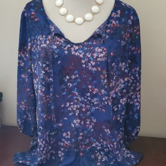 White Stag Tops - Floral Flowy Lightweight Blouse Large